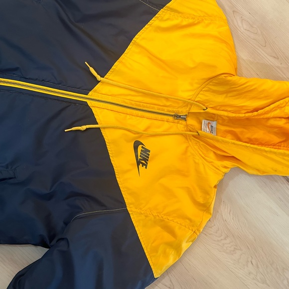 Nike men’s quilted zip up jacket with hood and ribbed Lining - Picture 2 of 7